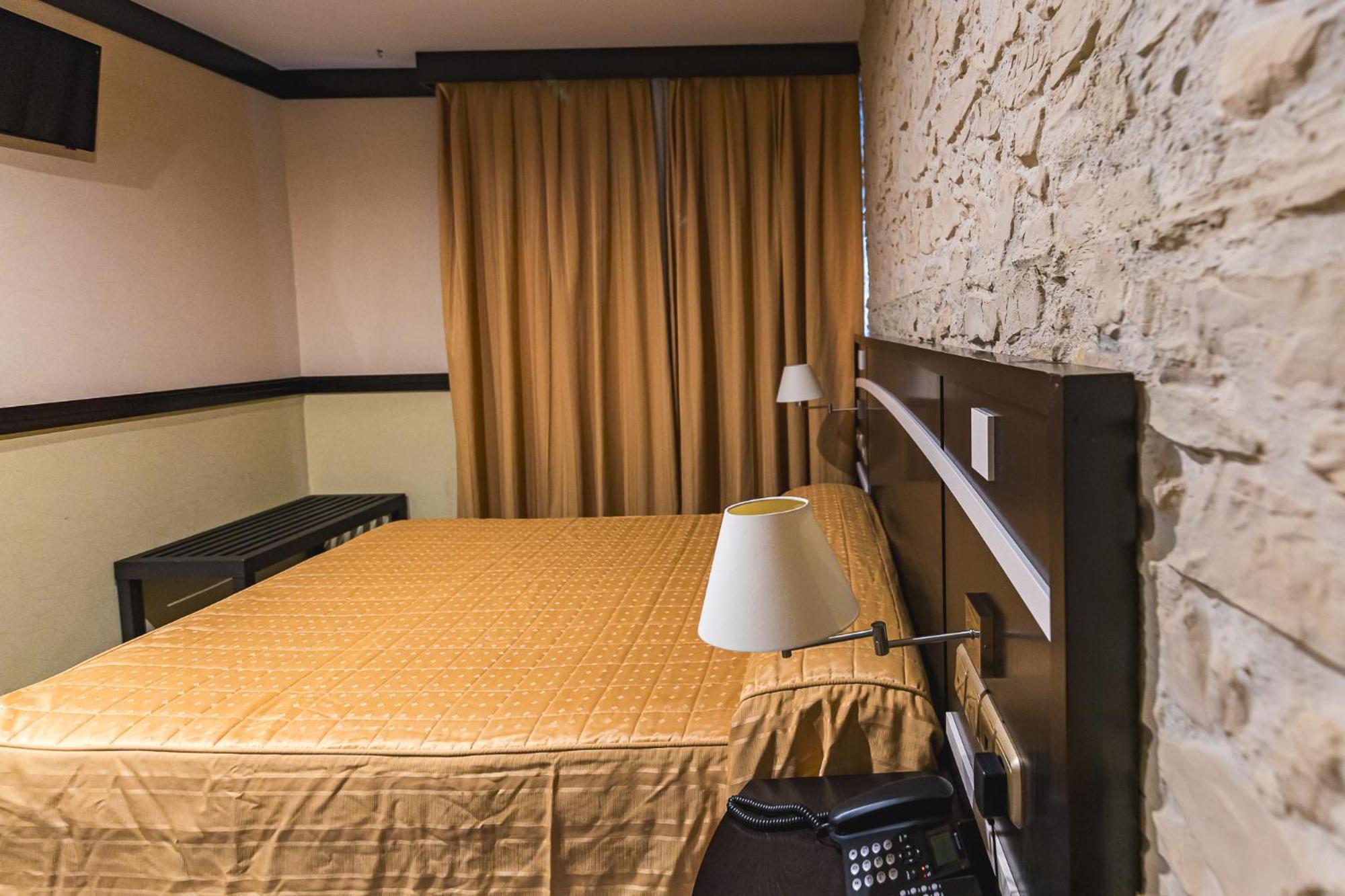 Hotel Machaco Alburquerque Bagian luar foto