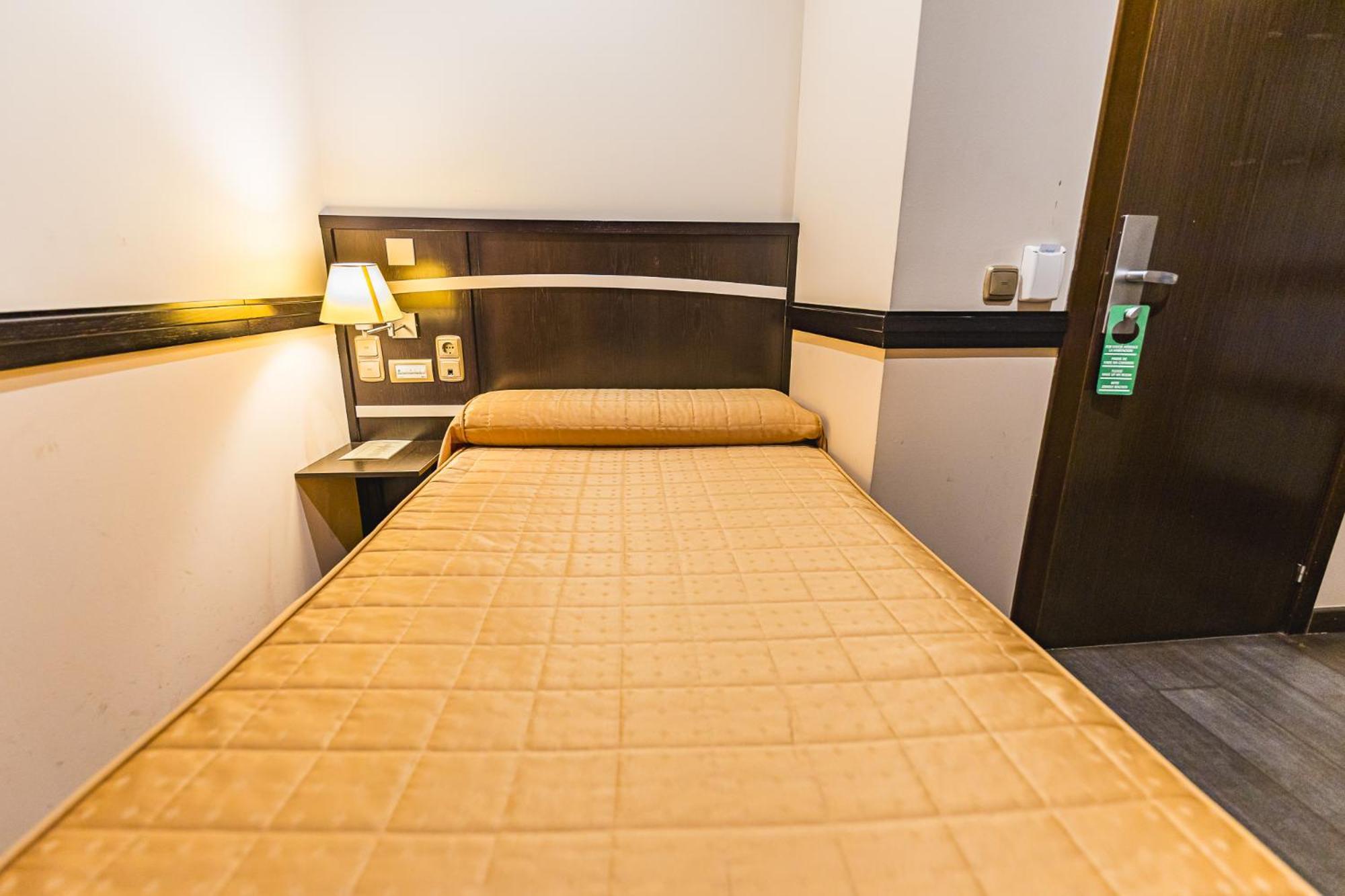 Hotel Machaco Alburquerque Bagian luar foto
