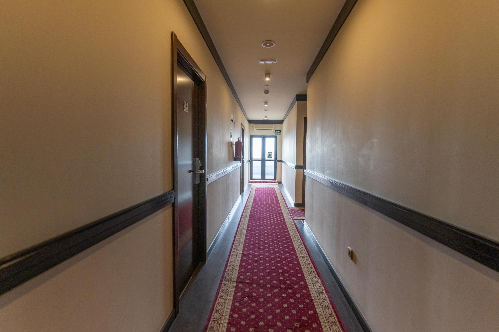 Hotel Machaco Alburquerque Bagian luar foto