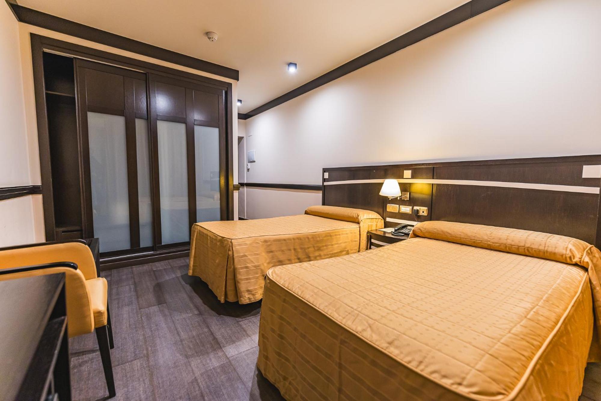 Hotel Machaco Alburquerque Bagian luar foto