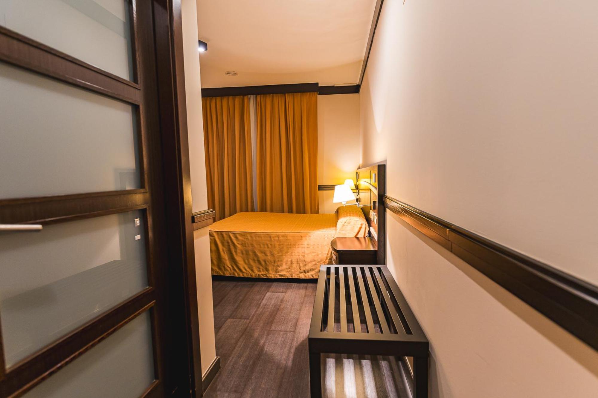 Hotel Machaco Alburquerque Bagian luar foto