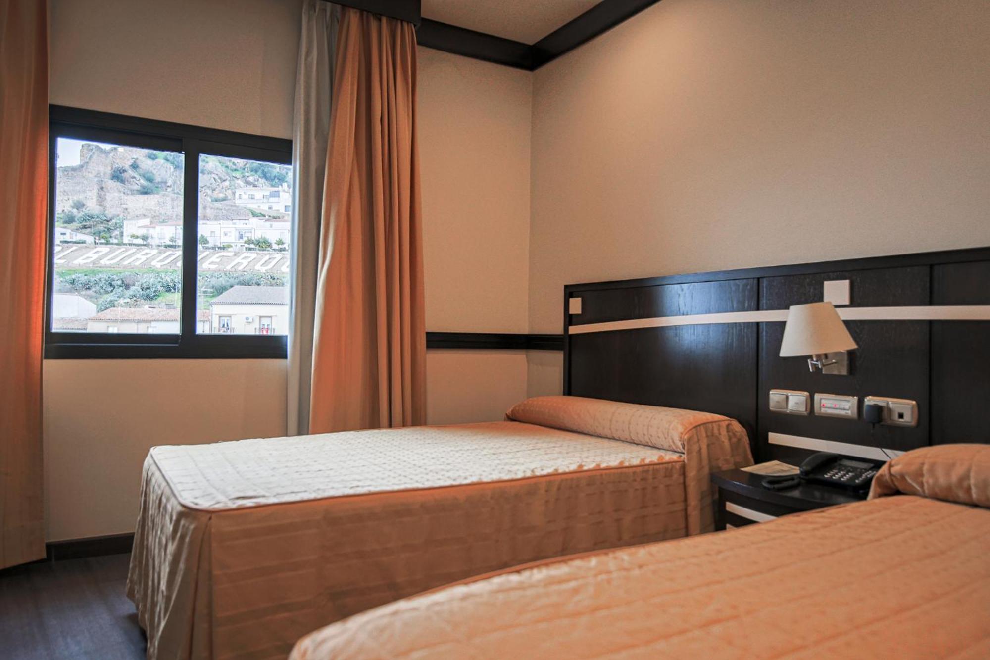 Hotel Machaco Alburquerque Bagian luar foto