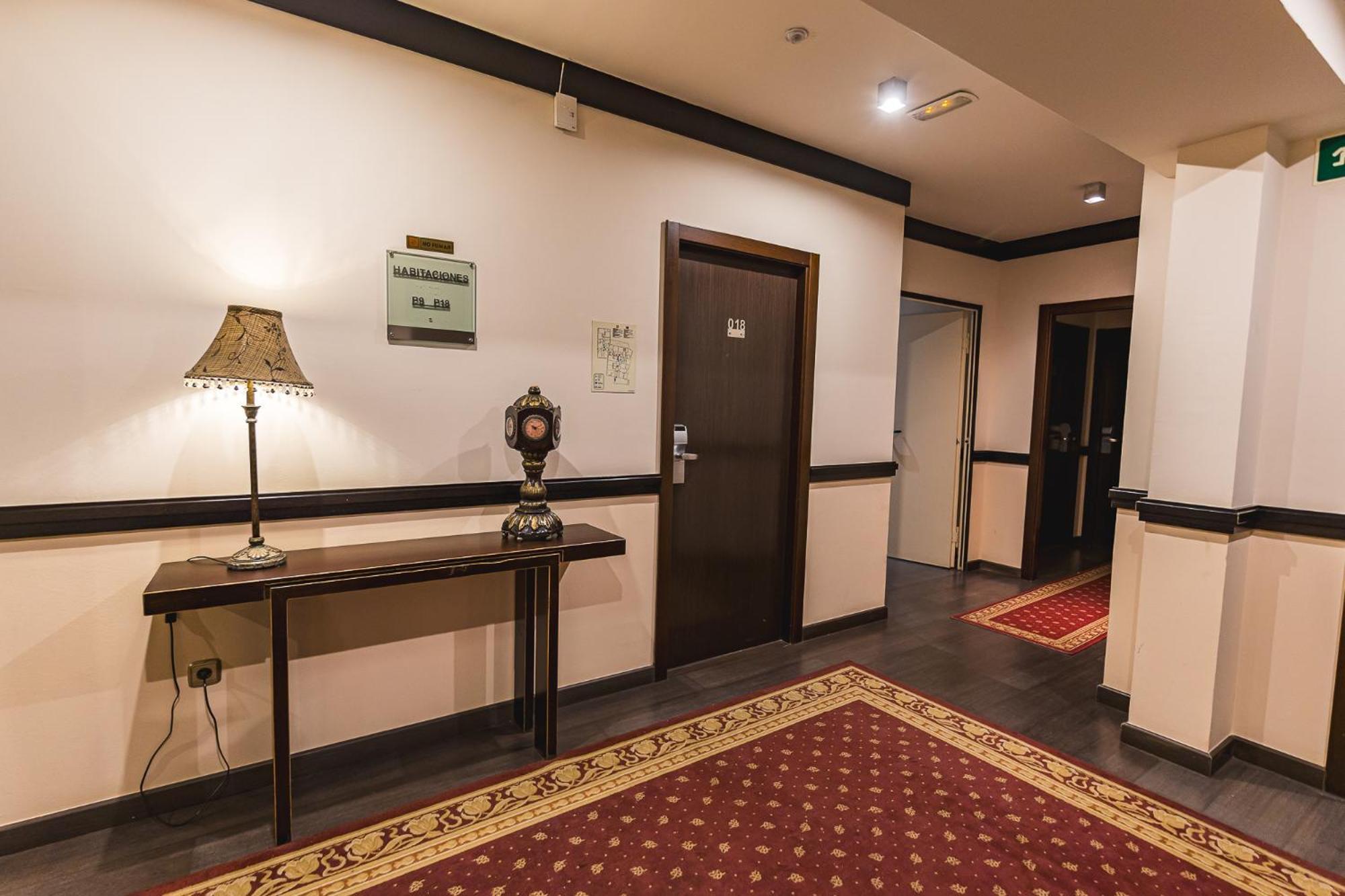 Hotel Machaco Alburquerque Bagian luar foto